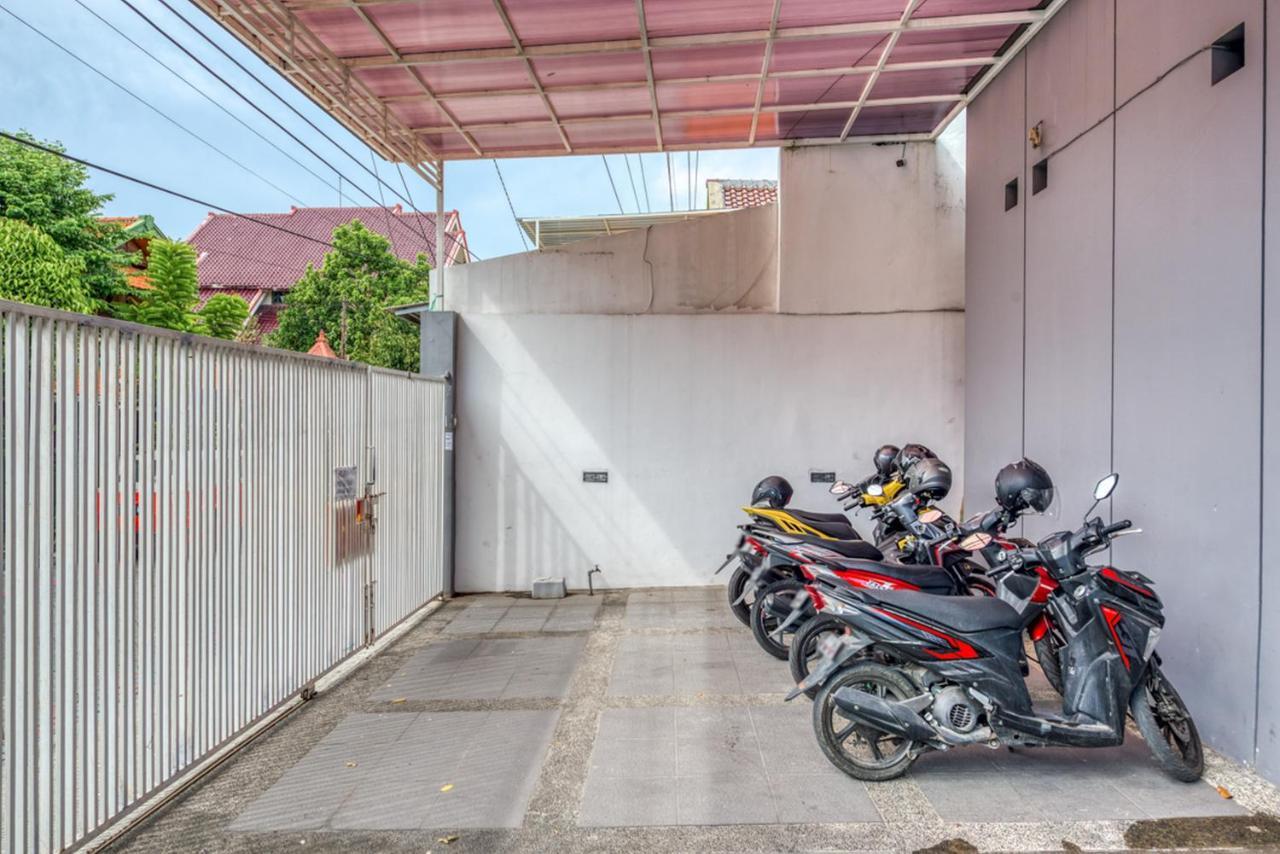 Reddoorz Near Surabaya Zoo Hotel Kültér fotó